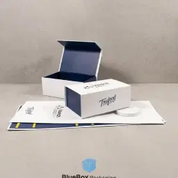 Magnetic closure boxes