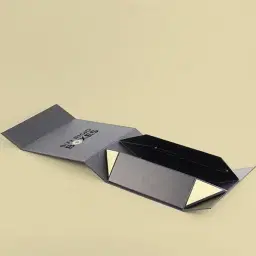 Foldable presentation boxes