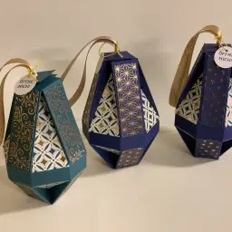 Hinged presentation packaging