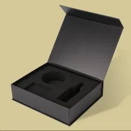 Magnetic closure gift boxes
